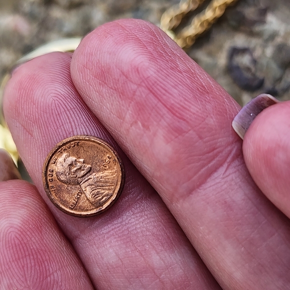 Basket locket necklace scrimshot type ship Joan Rivers chain gold tone - Picture 4 of 7